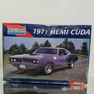 SEALED Revell 1971 Plymouth Hemi Cuda Model Kit (85-2943) Box Damaged VTG 1995